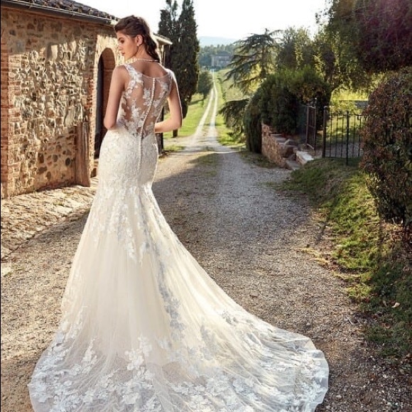 Wedding Dress - Picture 4 of 5